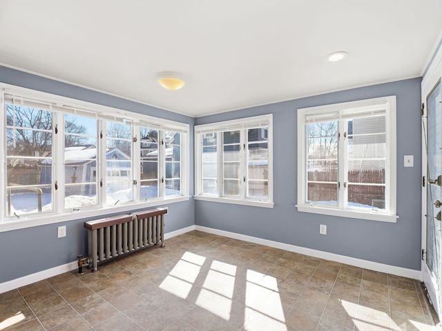 74 Carlisle St, Lowell, MA 01852