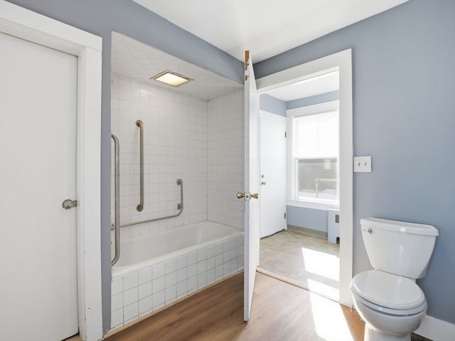 74 Carlisle St, Lowell, MA 01852