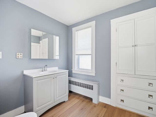 74 Carlisle St, Lowell, MA 01852