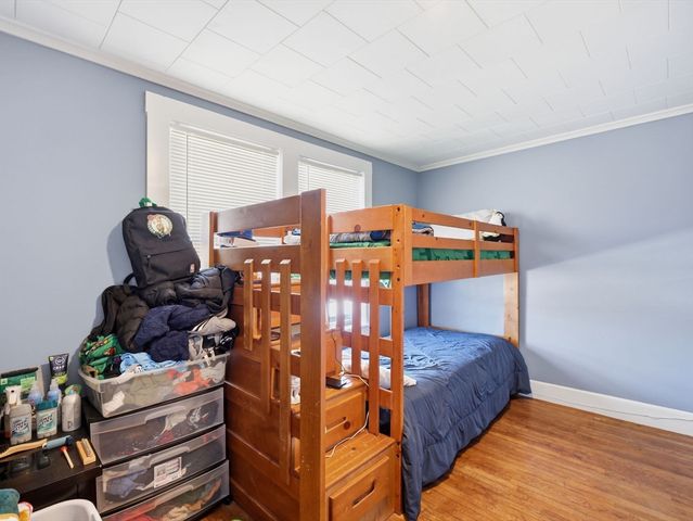 74 Carlisle St, Lowell, MA 01852