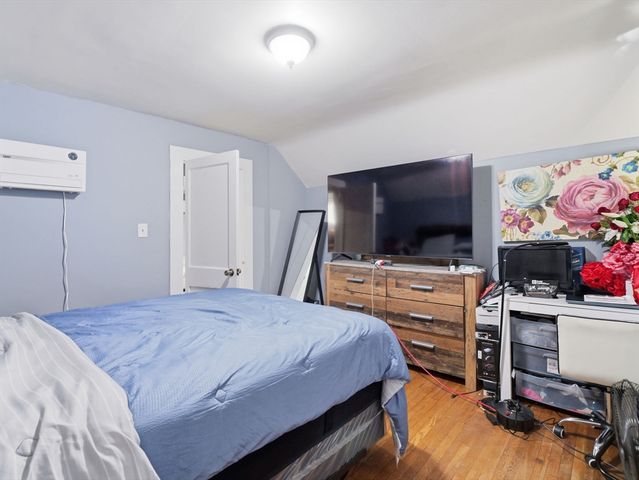 74 Carlisle St, Lowell, MA 01852