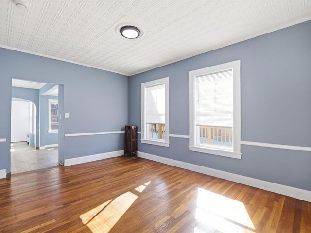 74 Carlisle St, Lowell, MA 01852