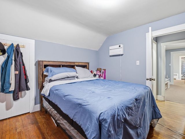 74 Carlisle St, Lowell, MA 01852
