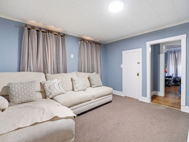 74 Carlisle St, Lowell, MA 01852