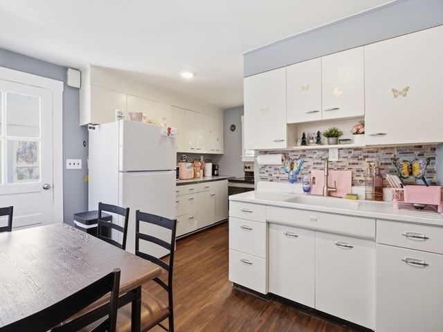 74 Carlisle St, Lowell, MA 01852