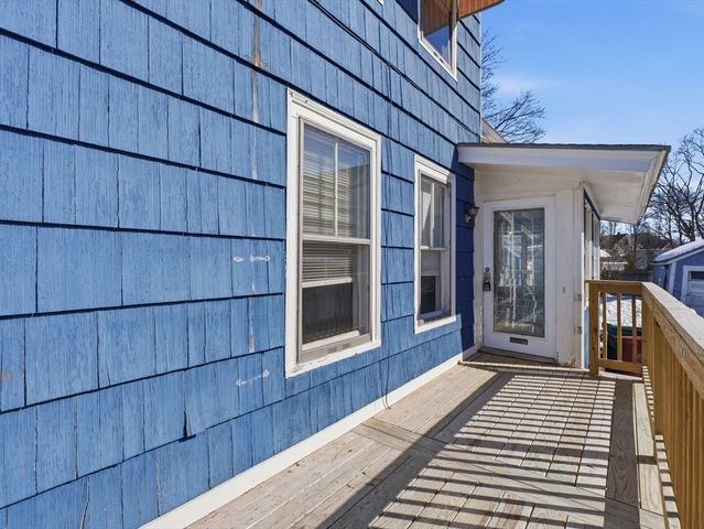 74 Carlisle St, Lowell, MA 01852