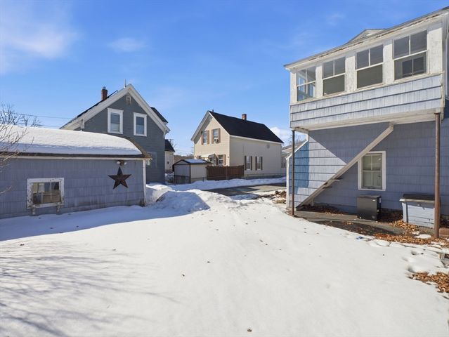 74 Carlisle St, Lowell, MA 01852