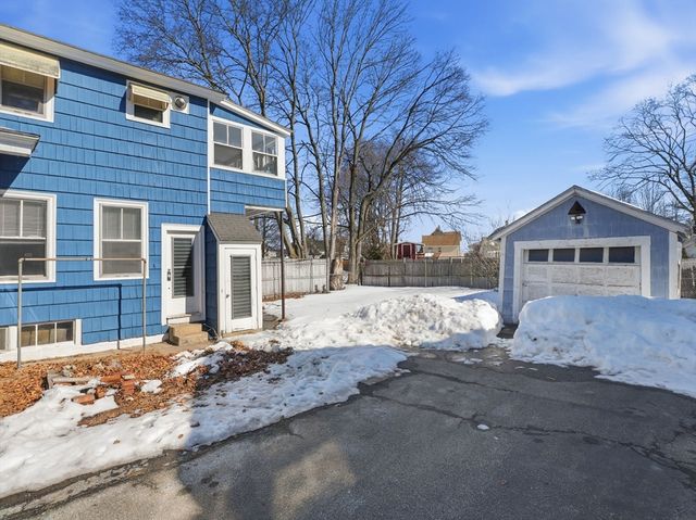 74 Carlisle St, Lowell, MA 01852