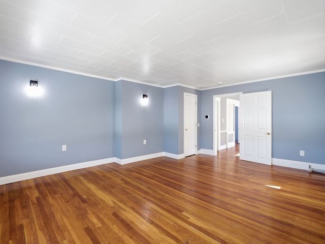 74 Carlisle St, Lowell, MA 01852