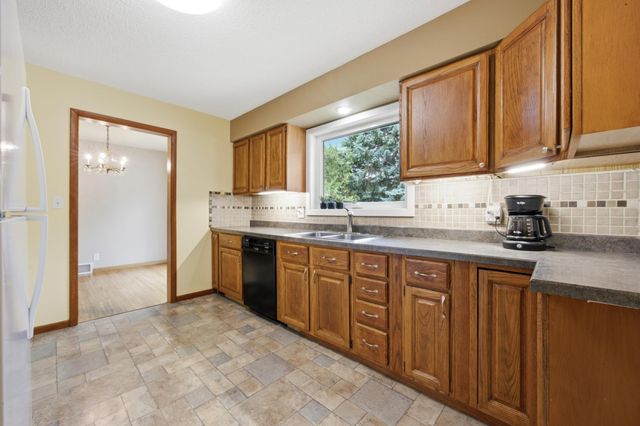 809 19TH Street N, Moorhead, MN 56560