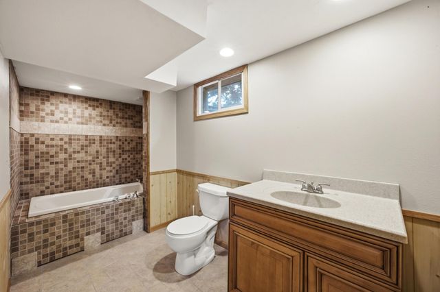 809 19TH Street N, Moorhead, MN 56560