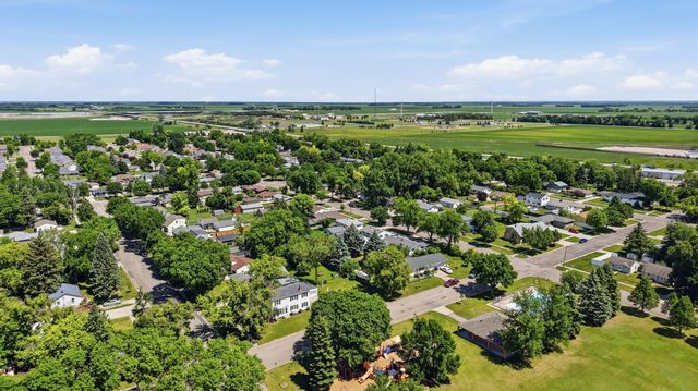 809 19TH Street N, Moorhead, MN 56560