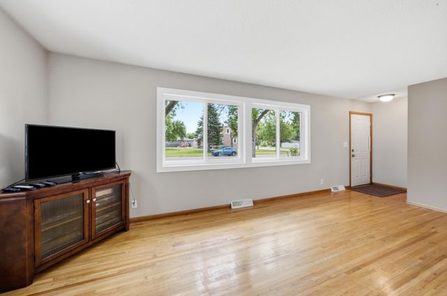 809 19TH Street N, Moorhead, MN 56560