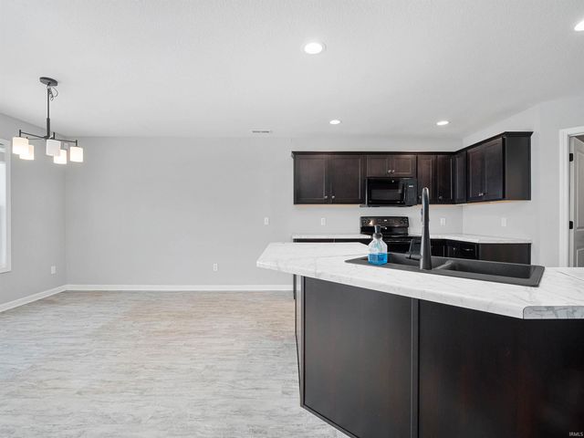 9704 Chadwick Lane, Fort Wayne, IN 46808