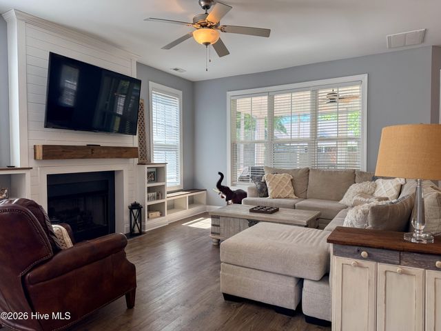 585 W Craftsman Way, Hampstead, NC 28443