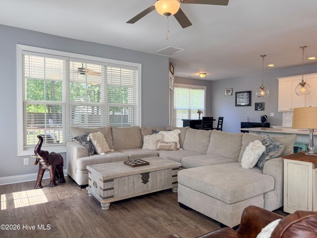 585 W Craftsman Way, Hampstead, NC 28443