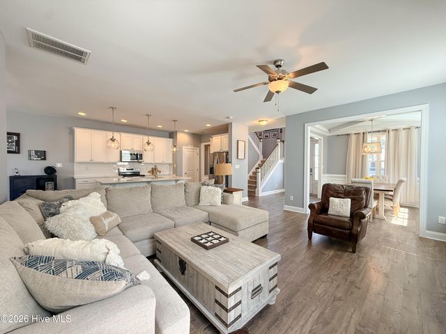 585 W Craftsman Way, Hampstead, NC 28443