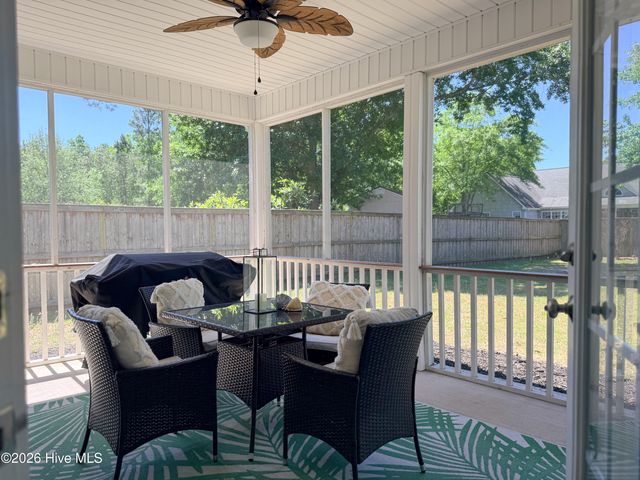 585 W Craftsman Way, Hampstead, NC 28443