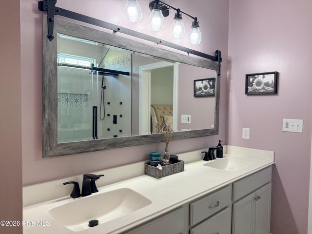 585 W Craftsman Way, Hampstead, NC 28443