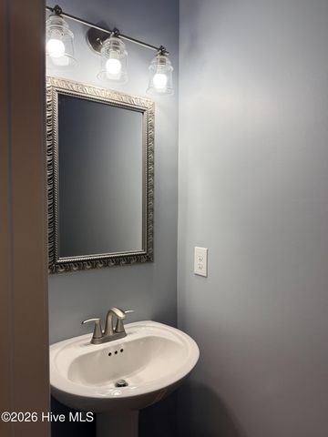 585 W Craftsman Way, Hampstead, NC 28443