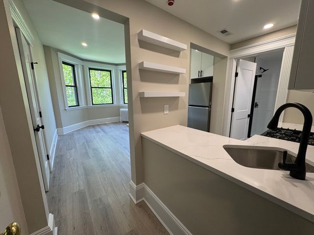 41 Edgerly Rd 38, Boston, MA 02115