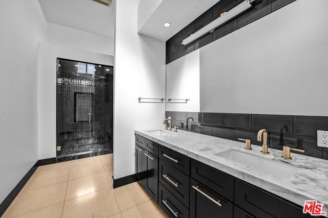 9025 Keith Avenue 302, West Hollywood, CA 90069