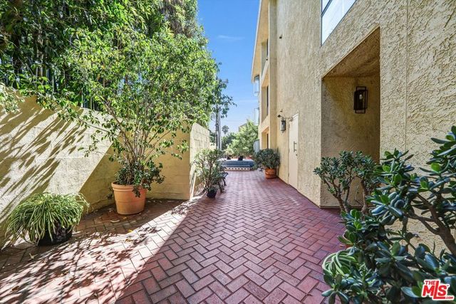 9025 Keith Avenue 302, West Hollywood, CA 90069