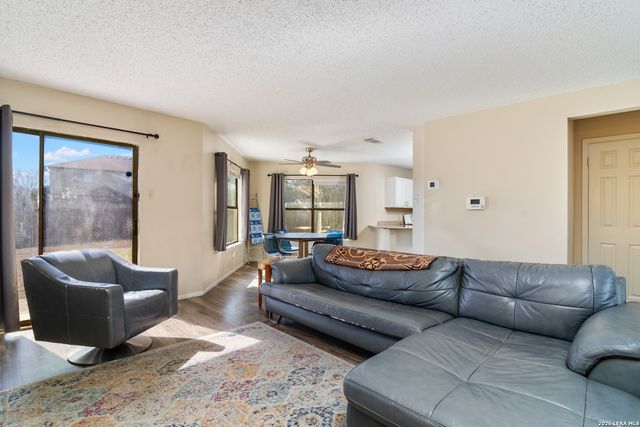 6858 Eden Grove, Converse, TX 78109