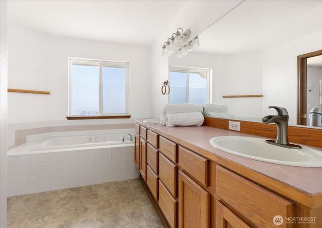 648 Hacienda Drive, Coupeville, WA 98239