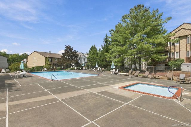 3 Nottingham Court, Nanuet, NY 10954