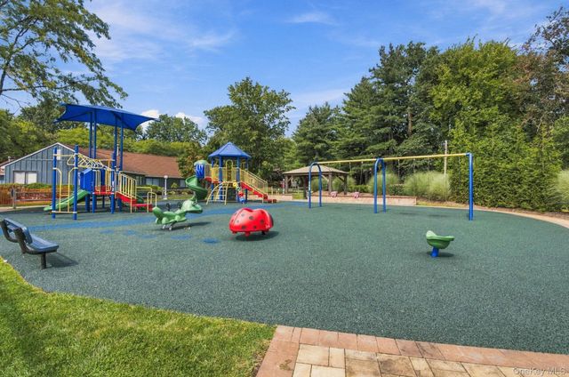 3 Nottingham Court, Nanuet, NY 10954