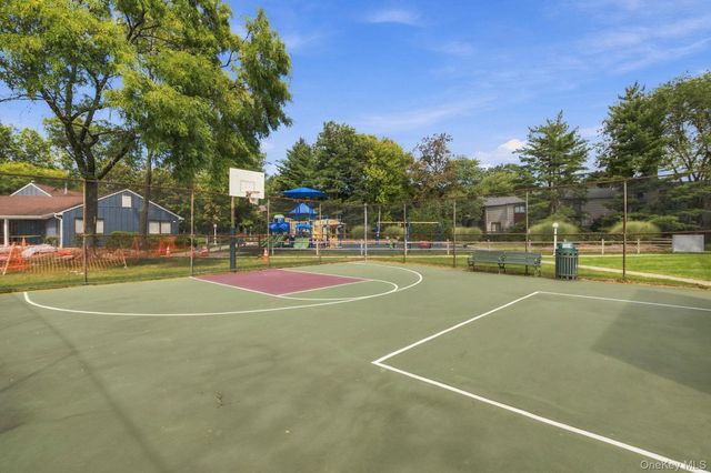 3 Nottingham Court, Nanuet, NY 10954