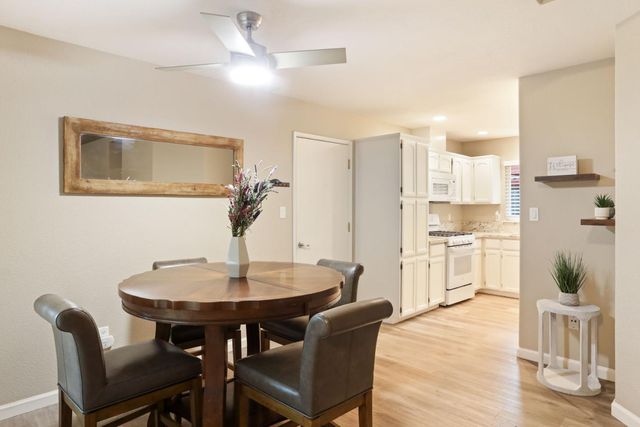 1084 La Mesa St, Escalon, CA 95320