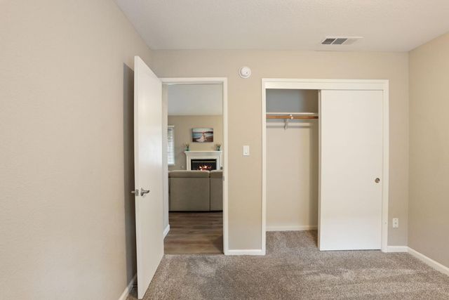 1084 La Mesa St, Escalon, CA 95320