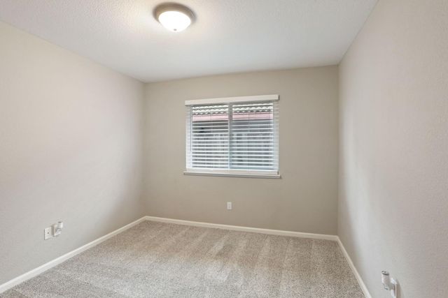 1084 La Mesa St, Escalon, CA 95320