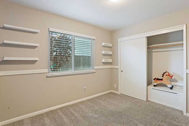 1084 La Mesa St, Escalon, CA 95320