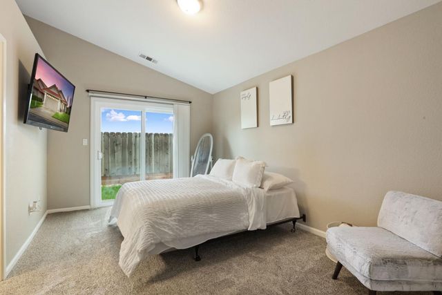 1084 La Mesa St, Escalon, CA 95320