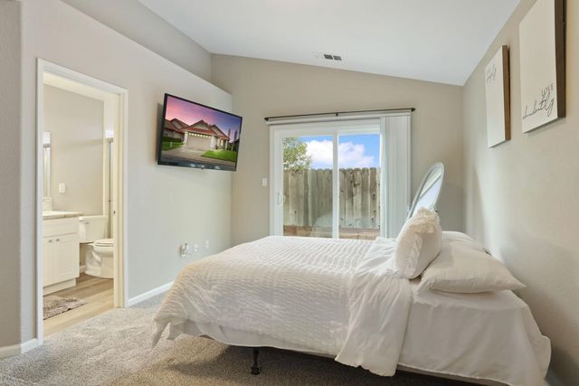 1084 La Mesa St, Escalon, CA 95320