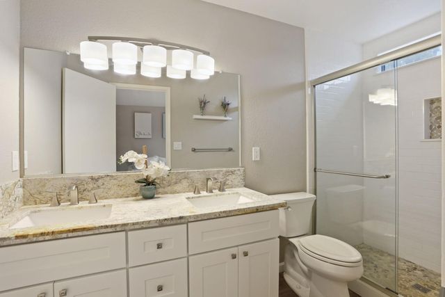 1084 La Mesa St, Escalon, CA 95320