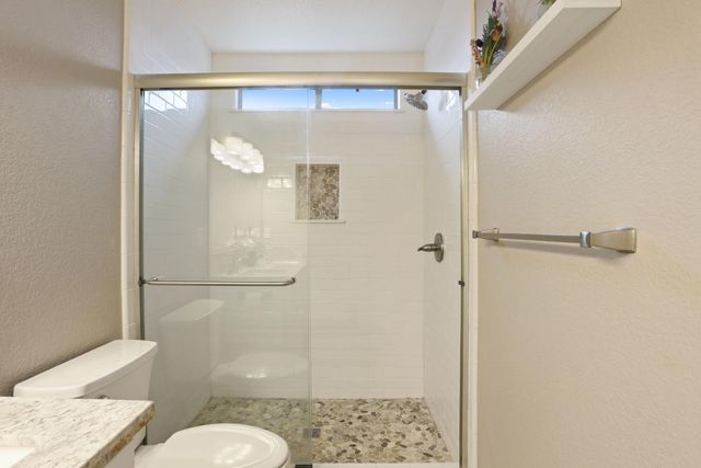 1084 La Mesa St, Escalon, CA 95320