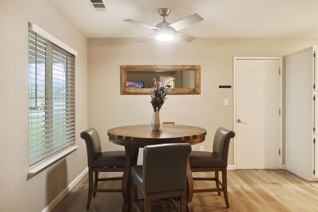 1084 La Mesa St, Escalon, CA 95320