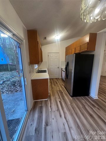 3823 Wonderland Drive, Matthews, NC 28104