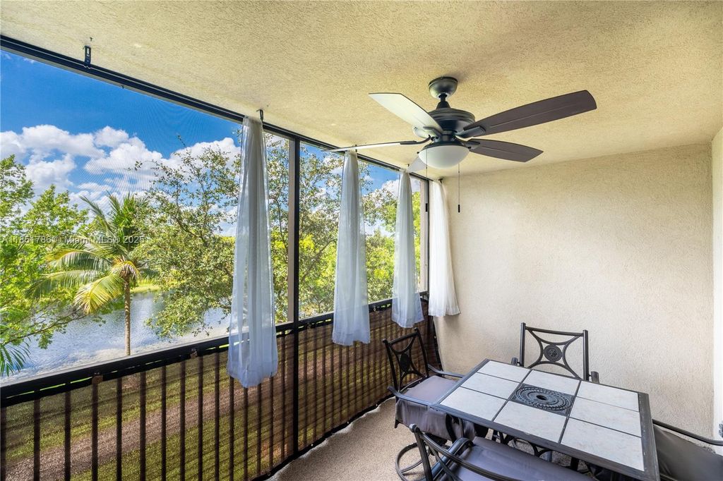2206 S Cypress Bend Dr 305, Pompano Beach, FL 33069