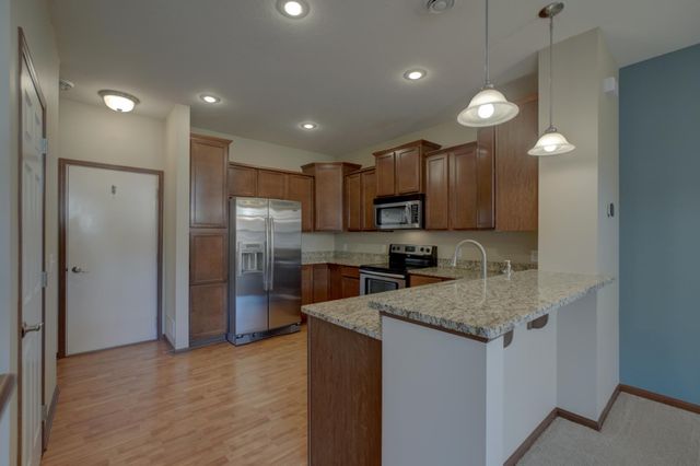 3352 Hazel Trail E, Woodbury, MN 55129