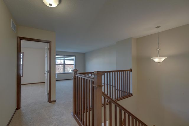 3352 Hazel Trail E, Woodbury, MN 55129