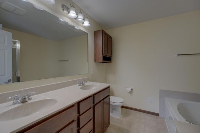 3352 Hazel Trail E, Woodbury, MN 55129