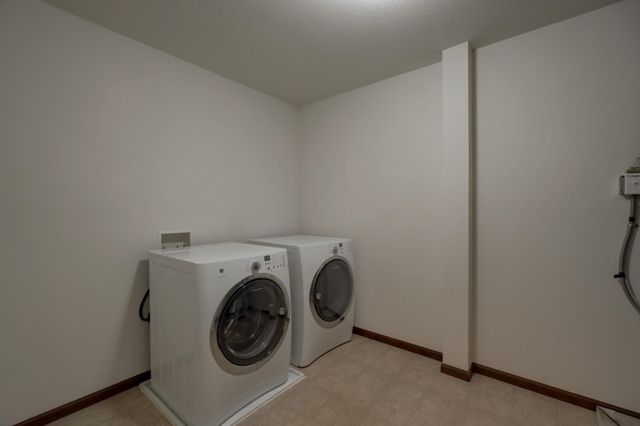 3352 Hazel Trail E, Woodbury, MN 55129