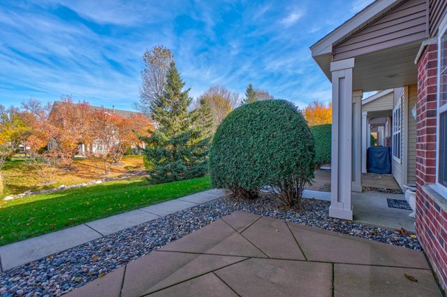 3352 Hazel Trail E, Woodbury, MN 55129