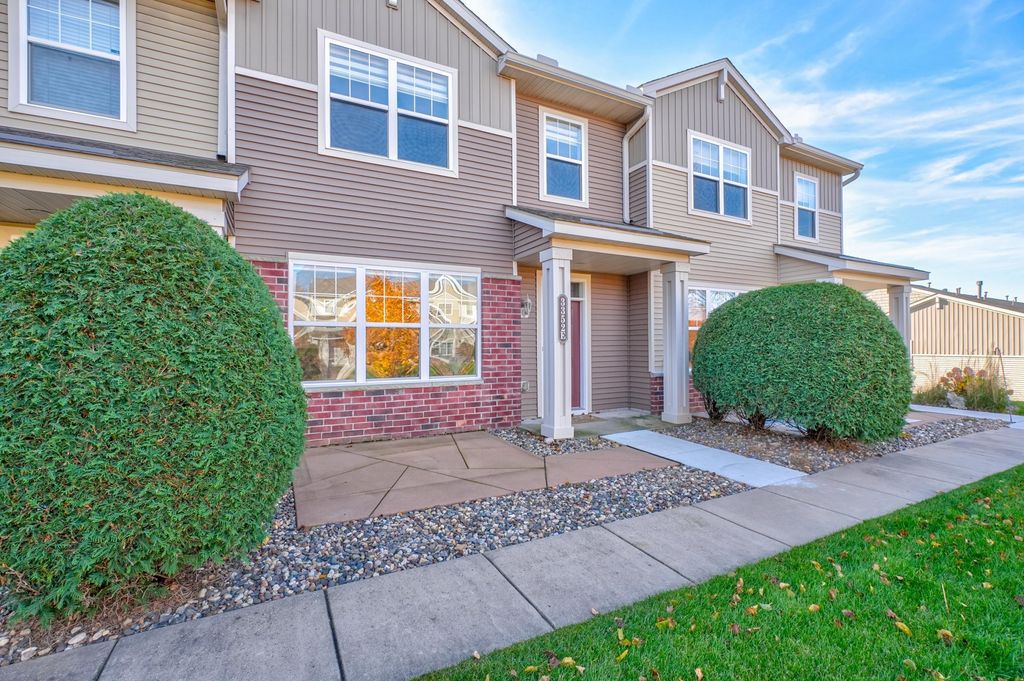 3352 Hazel Trail E, Woodbury, MN 55129
