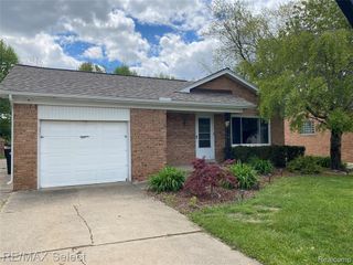 607 W Girard Avenue, Madison Heights, MI 48071